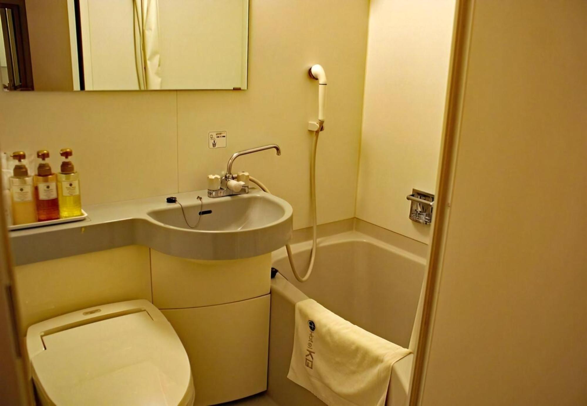 Business Hotel Kg Ойта Екстер'єр фото