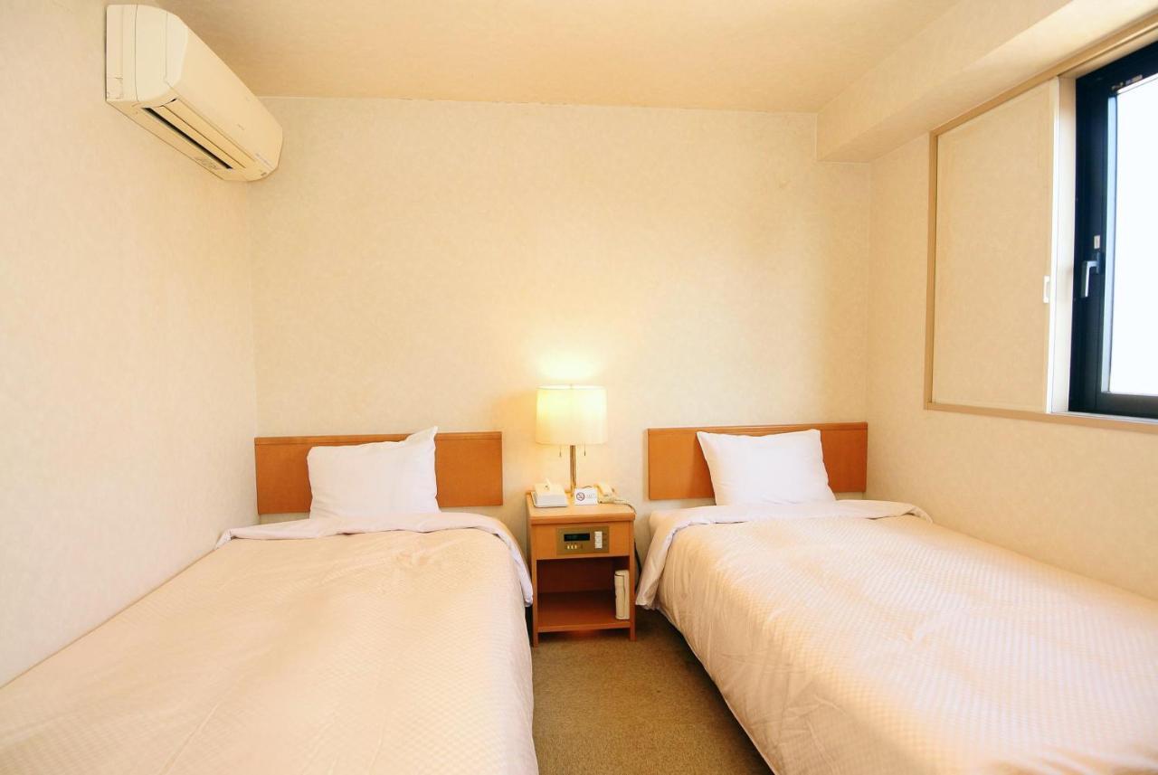 Business Hotel Kg Ойта Екстер'єр фото